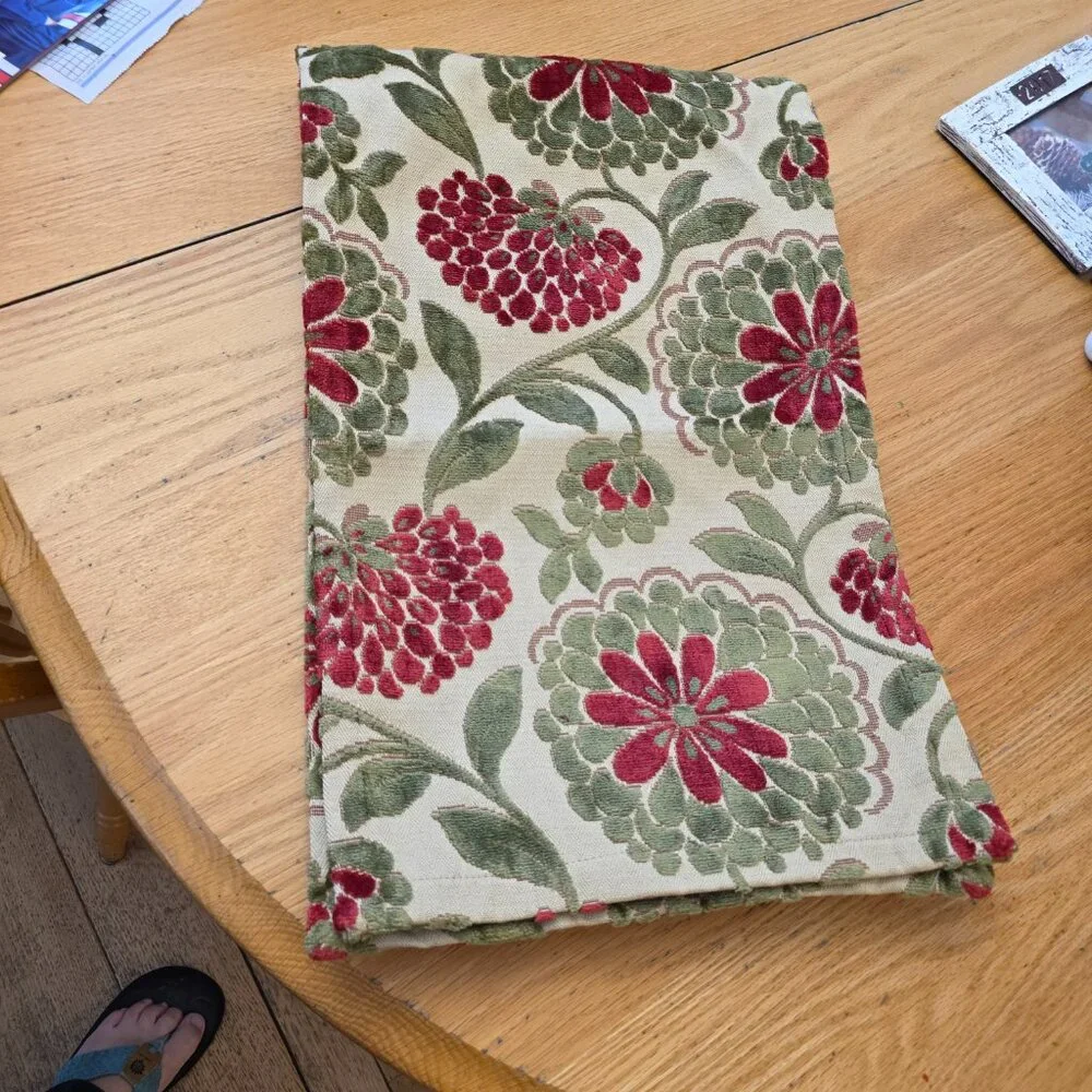 Vintage Crate & Barrel Jacquard Ophelia Table Runner 14 x 90